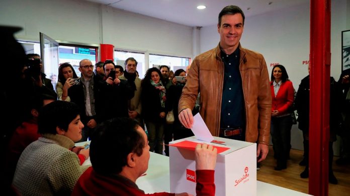 Pedro Sánchez, votando hoy en su autoconsulta. RTVE