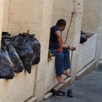 Un sintecho en Roma. La pobreza se extiende por el mundo. J.M. PAGADOR