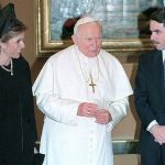 Aznar y su mujer con Juan Pablo II en 2007. SANTA SEDE