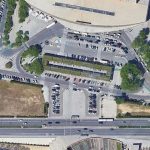 La ciudad es para los coches. Imagen aérea de la calle José Laguillo en Sevilla (Google Earth).
