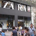 Tienda de Zara en Beijing. Las grandes multinacionales españolas tienen una amplia presencia en China. J.M. PAGADOR