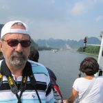 El periodista navegando por el río Li, China. ARCHIVO J.M. PAGADOR